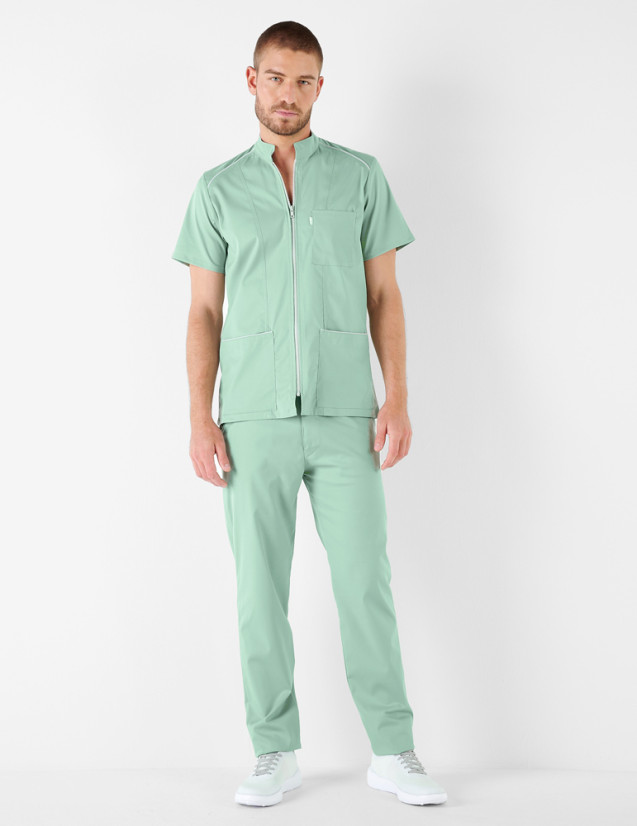 Tenue médicale homme - Couleur sauge zip et biais gris clair - Vue en pied - Marque Belissa