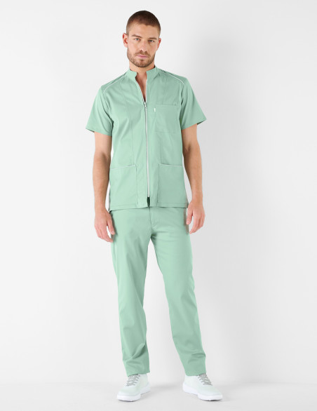 Tenue médicale homme - Couleur sauge zip et biais gris clair - Vue en pied - Marque Belissa