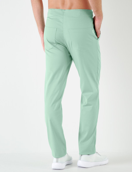 Malo pantalon homme taille élastique, couleur sauge - Marque Belissa - Porté vue de dos