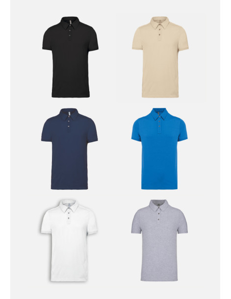 Homme qui porte un polo en maille piquée beige 2