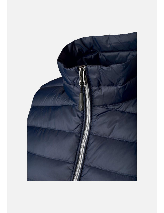 Détail col et zip bodywarmer pour femme couleur bleu marine Détail col et zip bodywarmer pour femme couleur bleu marine