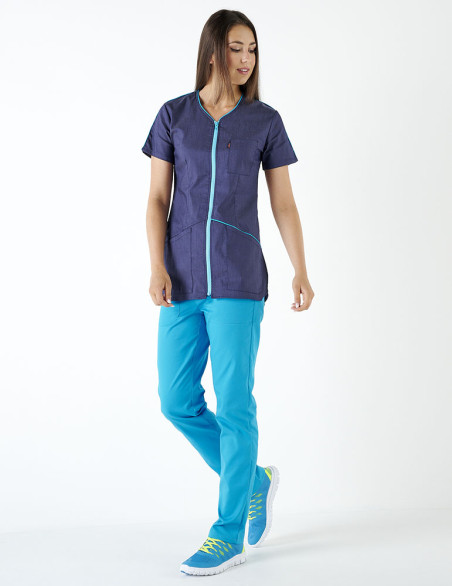 Blouse médicale femme VIC. Marque Belissa. Jeans et parements couleur Océan et pantalon médical Océan