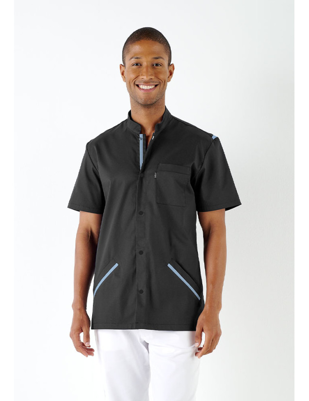 Blouse médicale homme Nathan couleur noir et bleu ciel - vue de face - Marque Belissa