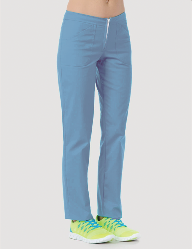 Pantalon médical femme Luna by Belissa, couleur bleu ciel, vue de 3/4 face