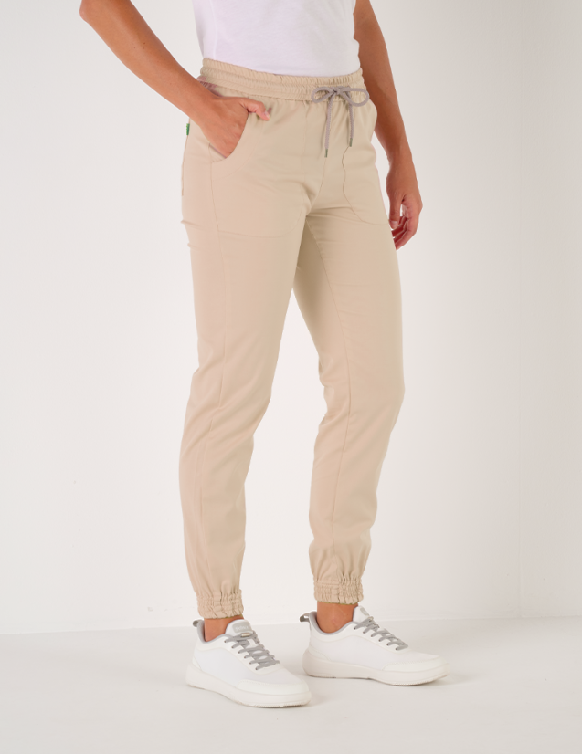 Pantalon femme Nouméa by Belissa - couleur beige - taille élastique + cordon. Vue de face