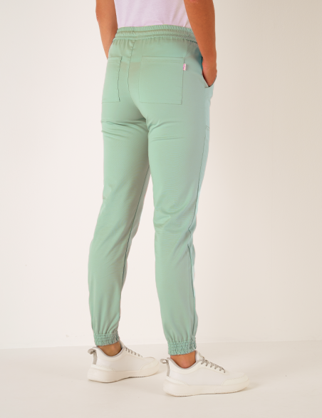 Pantalon femme Nouméa by Belissa - couleur sauge - taille élastique + cordon. Vue de dos