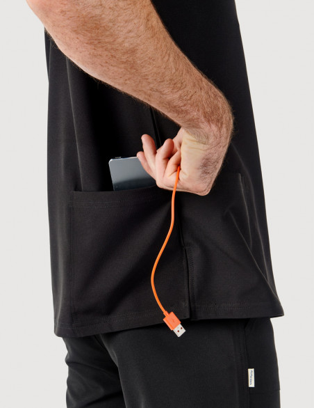 Détail poche tunique médicale homme - couleur noir - Marque Fit for Work by Belissa - Medical sportswear