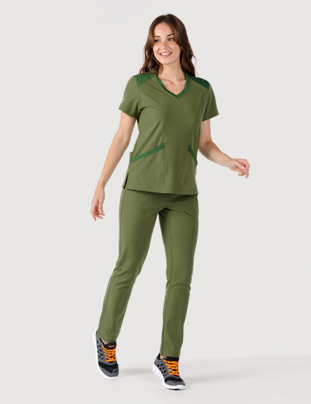 Femme en tenue médicale couleur kaki col en V - Marque Fit for Work by Belissa - Medical sportswear