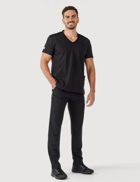 Tenue médicale homme - couleur noir - col en V - Vue en pied - Marque Fit for Work by Belissa - Medical sportswear