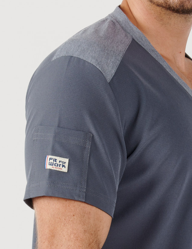 Détail col en V tunique médicale homme - couleur carbone - Marque Fit for Work by Belissa - Medical sportswear